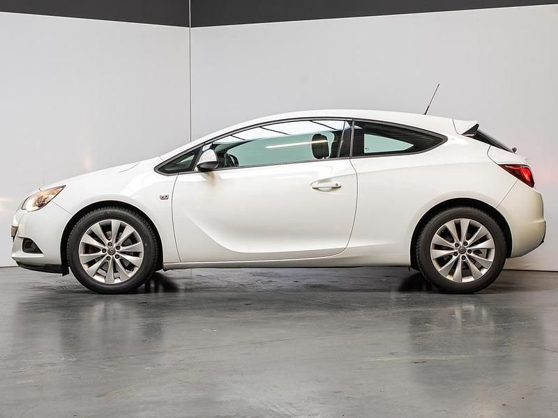 Occasion Opel Astra Design Edition 120 PK (88 kW) 2014 Wit Hatchback