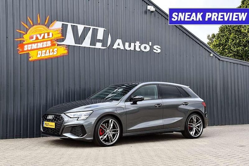 Grijs, metallic lak Gebruikt 2022 Audi A3 Sportback Competition Hatchback | € 28.850 (Super prijs) - Afbeelding 1/4