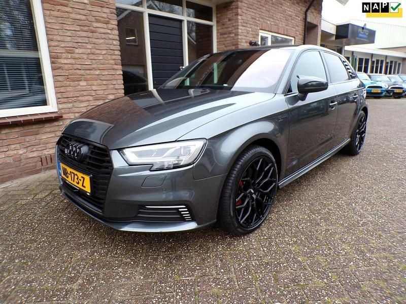 Grijs Gebruikt 2016 Audi A3 Sportback e-tron S-Line Hatchback | € 12.950 (Eerlijke prijs) - Afbeelding 1/4