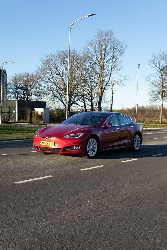 Rood Occasion 2018 Tesla Model S Hatchback | € 17.500 (Super prijs) - Afbeelding 1/4