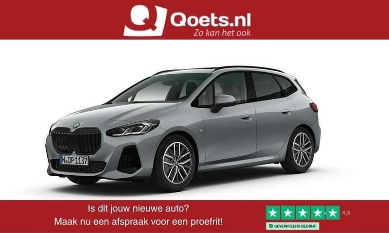 Grijs, metallic lak Gebruikt 2023 BMW 220 Active Tourer M Sport MPV | € 39.950 (Eerlijke prijs) - Afbeelding 1/4