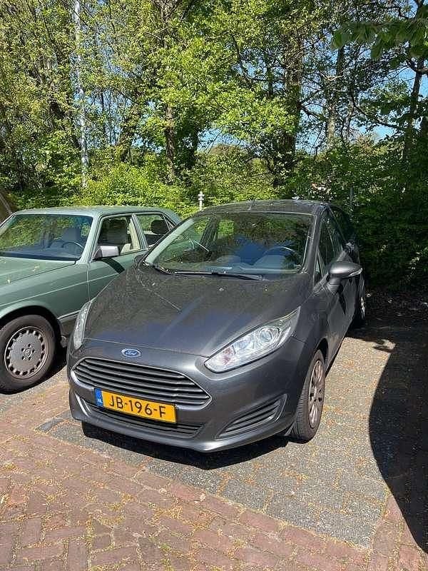 Zwart Gebruikt 2016 Ford Fiesta Ambiente Hatchback | € 5.000 (Super prijs) - Afbeelding 1/4