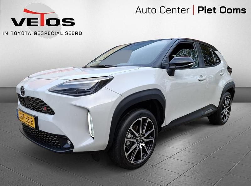 Grijs Gebruikt 2023 Toyota Yaris Sport SUV | € 30.950 (Eerlijke prijs) - Afbeelding 1/4