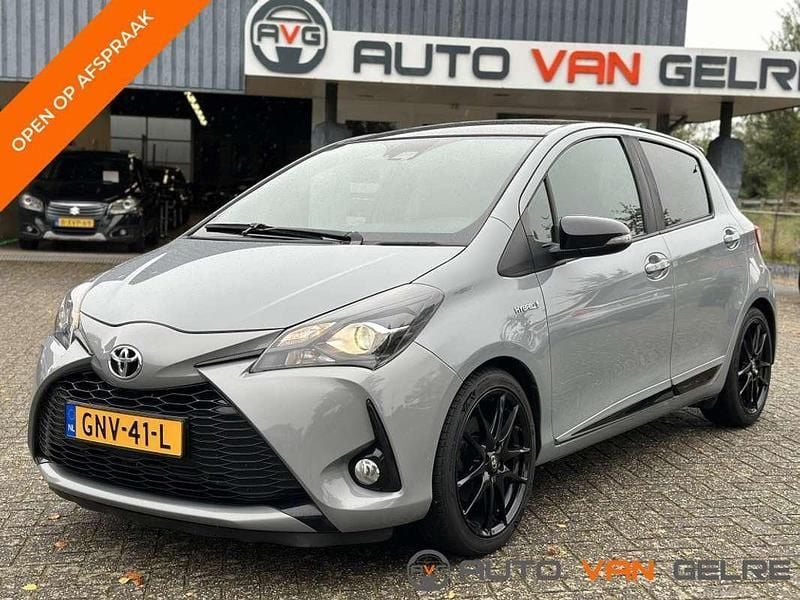 Grijs, metallic lak Gebruikt 2019 Toyota Yaris Hybrid Sport Hatchback | € 15.950 (Super prijs) - Afbeelding 1/2