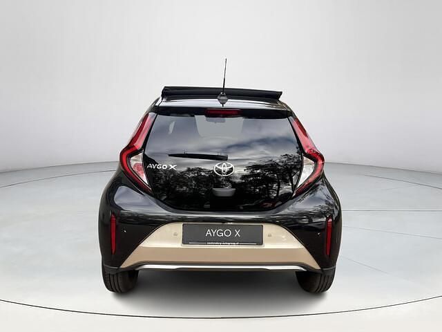 Beige Gebruikt 2022 Toyota Aygo X Envy SUV | € 23.949 - Afbeelding 1/1