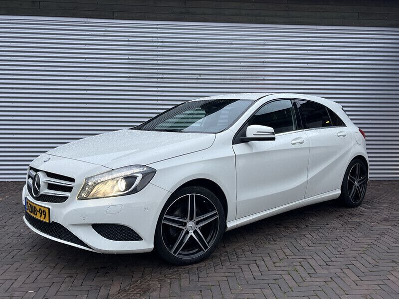 Wit Gebruikt 2015 Mercedes A180 Edition Hatchback | € 12.500 (Iets duurder) - Afbeelding 1/4