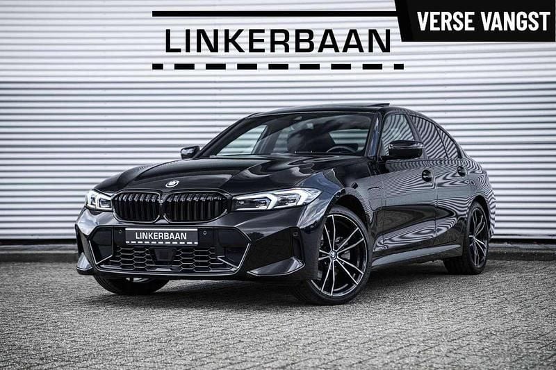 Zwart Gebruikt 2024 BMW 330e M Sport Sedan | € 47.895 (Super prijs) - Afbeelding 1/3
