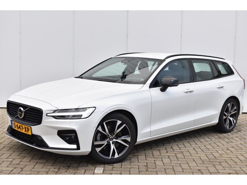 Wit, metallic lak Gebruikt 2023 Volvo V60 Plus Stationwagen | € 36.999 (Eerlijke prijs) - Afbeelding 1/4