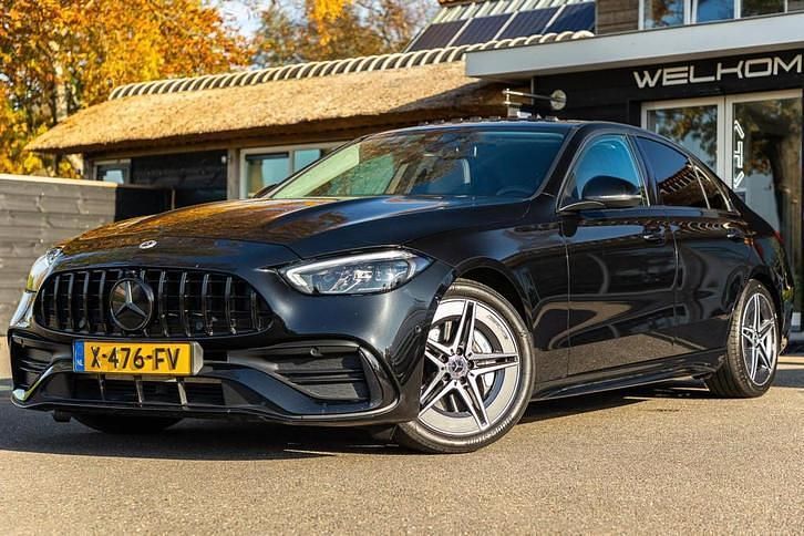 Gebruikt 2022 Mercedes 180 AMG line Sedan | € 39.944 - Afbeelding 1/4