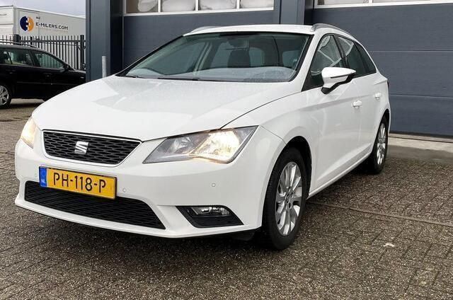 Wit Gebruikt 2014 Seat Leon ST Style Stationwagen | € 6.850 (Goede deal) - Afbeelding 1/4