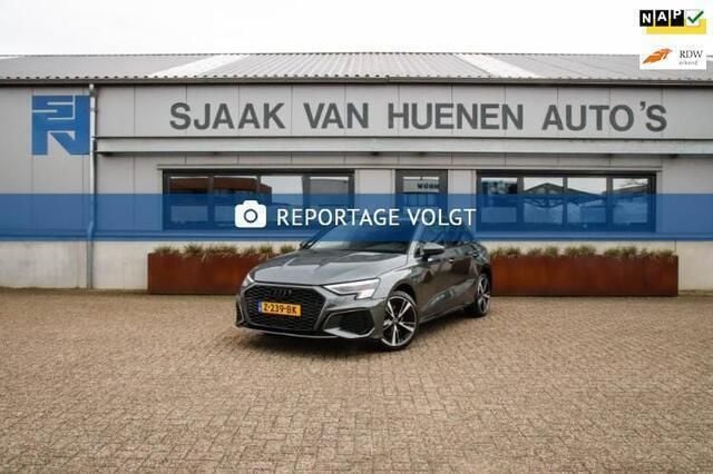 Grijs Gebruikt 2020 Audi A3 Sportback Competition Hatchback | € 32.950 (Duur) - Afbeelding 1/4