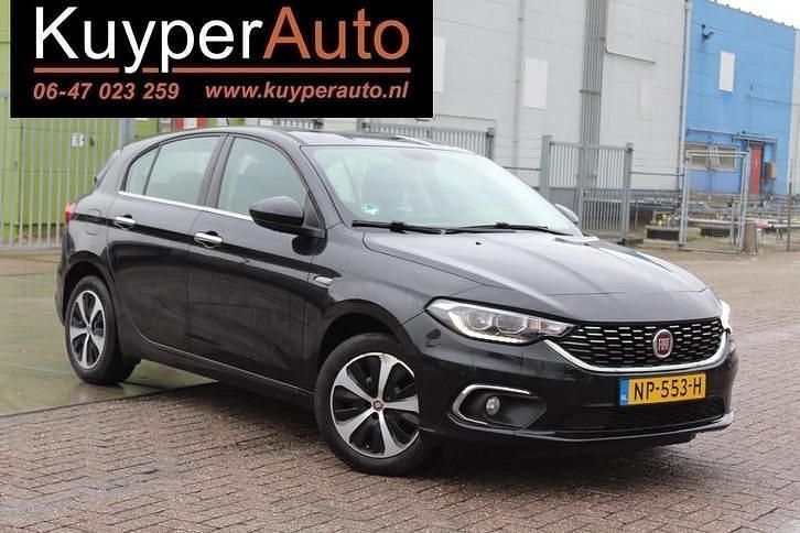 Zwart Occasion 2017 Fiat Tipo Business Hatchback | € 7.450 (Goede deal) - Afbeelding 1/4