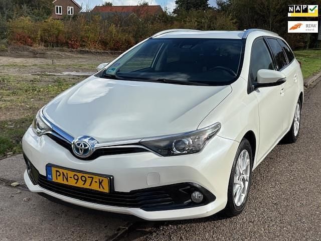 Wit Gebruikt 2017 Toyota Auris Stationwagen | € 9.749 (Eerlijke prijs) - Afbeelding 1/4