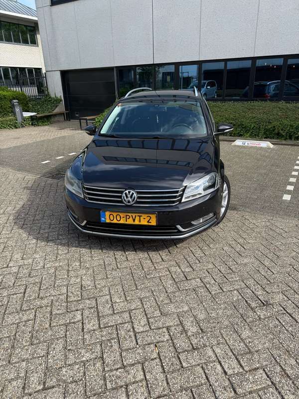 Zwart Gebruikt 2011 VW Passat Highline Stationwagen | € 5.000 (Eerlijke prijs) - Afbeelding 1/4