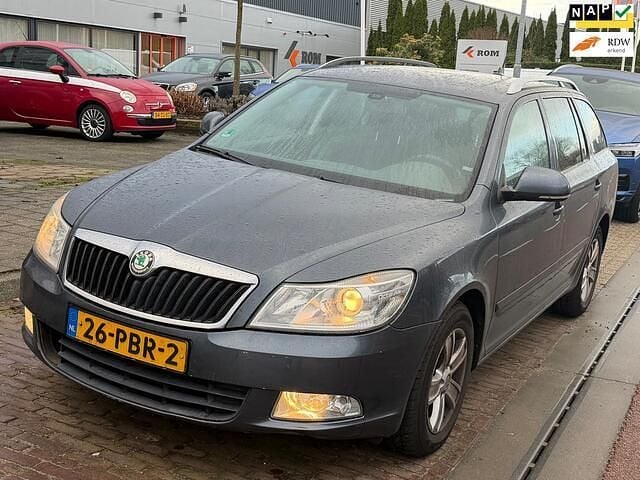 Grijs Gebruikt 2011 Skoda Octavia Business Line Stationwagen | € 1.999 (Eerlijke prijs) - Afbeelding 1/4