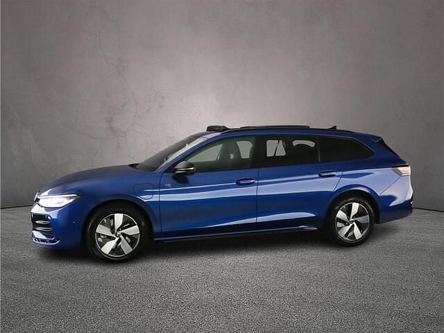 Occasion VW Passat R-line Edition 272 PK (200 kW) 2025 Blauw Stationwagen