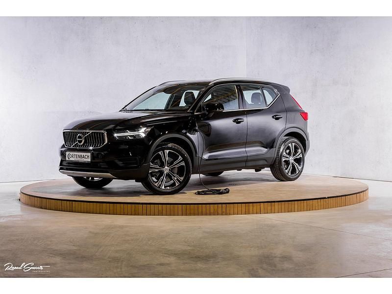 Zwart Gebruikt 2021 Volvo XC40 Inscription SUV | € 31.990 (Eerlijke prijs) - Afbeelding 1/4
