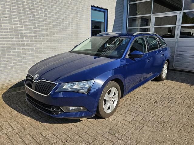Blauw Gebruikt 2016 Skoda Superb Business Line Stationwagen | € 5.750 - Afbeelding 1/4
