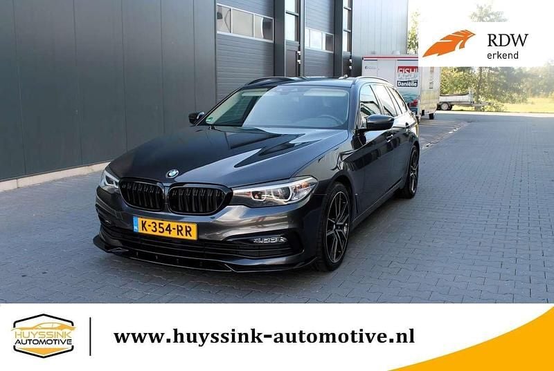 Grijs Gebruikt 2018 BMW 520 Executive Stationwagen | € 19.500 (Super prijs) - Afbeelding 1/4