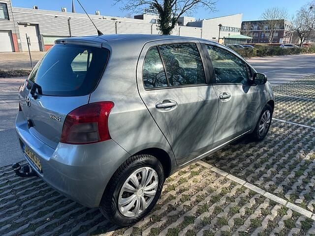 Occasion Toyota Yaris 87 PK (63 kW) 2008 Grijs Hatchback