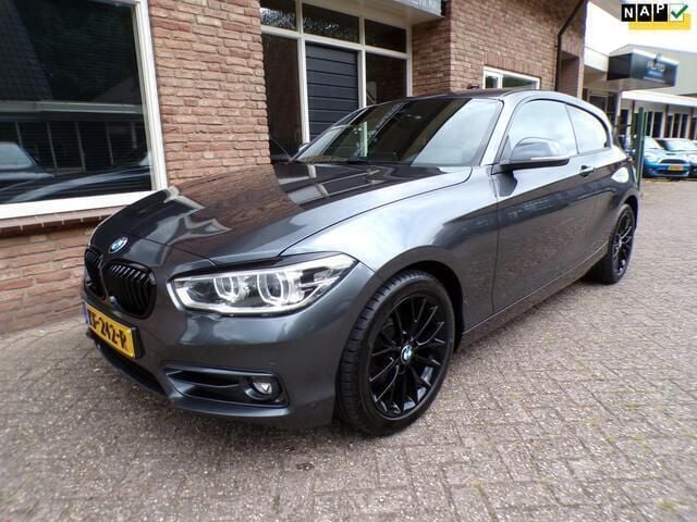 Grijs Gebruikt 2016 BMW 118 Executive Hatchback | € 11.950 (Eerlijke prijs) - Afbeelding 1/4