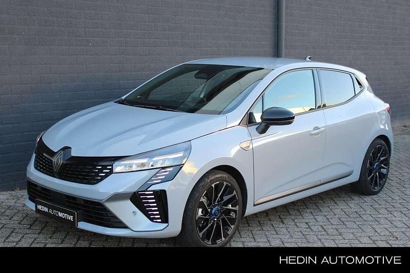 Grijs Occasion 2025 Renault Clio V Bose Edition Hatchback | € 25.945 (Eerlijke prijs) - Afbeelding 1/3