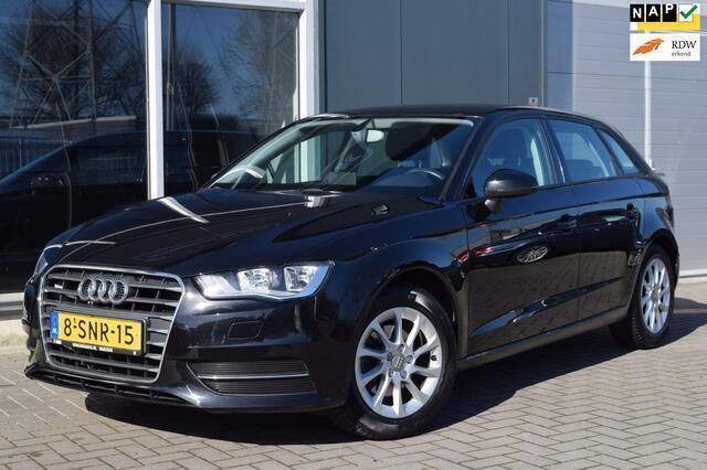 Zwart Gebruikt 2013 Audi A3 Sportback Attraction Hatchback | € 7.999 (Eerlijke prijs) - Afbeelding 1/4