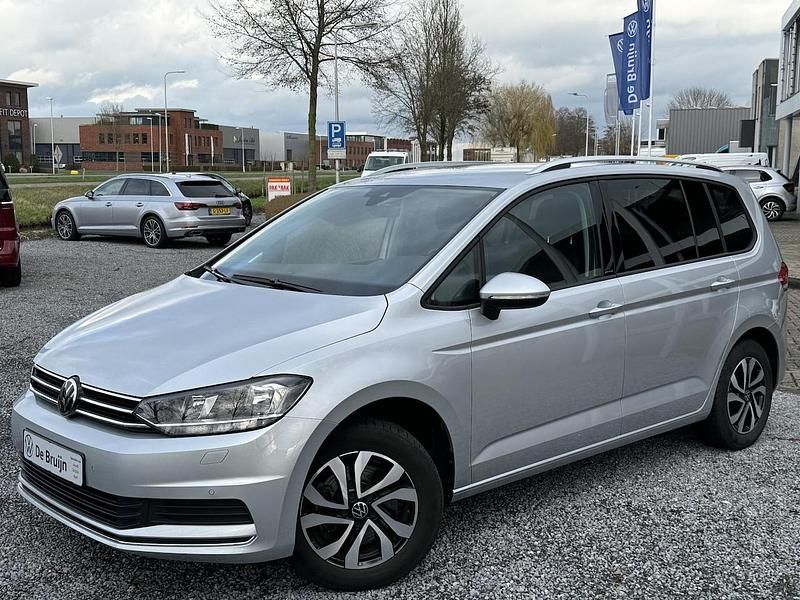 Zilver (metallic) Occasion 2022 VW Touran Comfortline MPV | € 31.850 (Eerlijke prijs) - Afbeelding 1/4