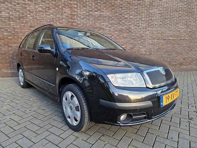 Zwart (metallic) Gebruikt 2007 Skoda Fabia Stationwagen | € 1.895 - Afbeelding 1/4