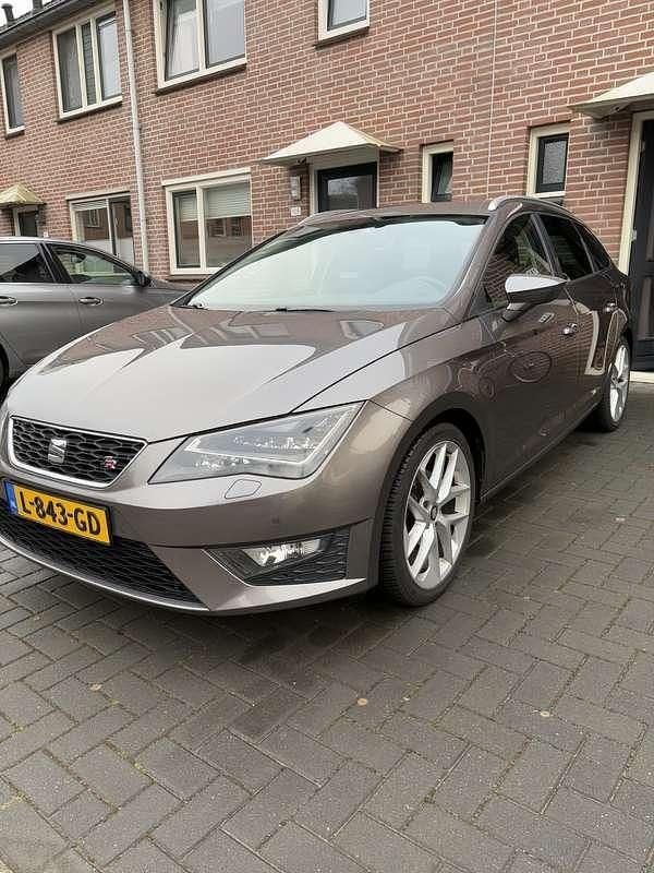 Grijs Gebruikt 2014 Seat Leon FR Stationwagen | € 9.000 (Eerlijke prijs) - Afbeelding 1/4