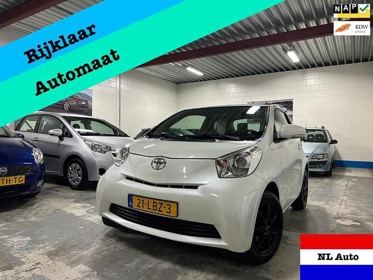 Wit (metallic) Gebruikt 2010 Toyota iQ Hatchback | € 7.299 (Eerlijke prijs) - Afbeelding 1/4