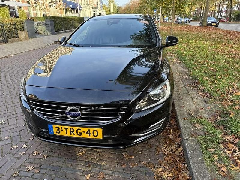 Zwart Occasion 2014 Volvo V60 Stationwagen | € 8.000 (Iets duurder) - Afbeelding 1/4