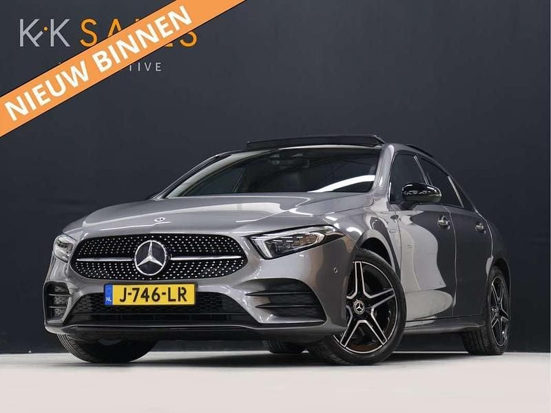 Grijs Gebruikt 2020 Mercedes A250 AMG Sedan | € 23.940 (Eerlijke prijs) - Afbeelding 1/4