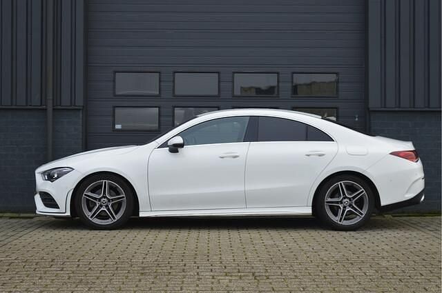 Wit Gebruikt 2019 Mercedes CLA180 Business Sedan | € 26.950 (Goede deal) - Afbeelding 1/3