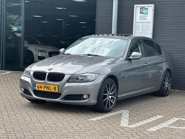 Grijs Gebruikt 2011 BMW 320 Sedan | € 4.495 (Super prijs) - Afbeelding 1/4