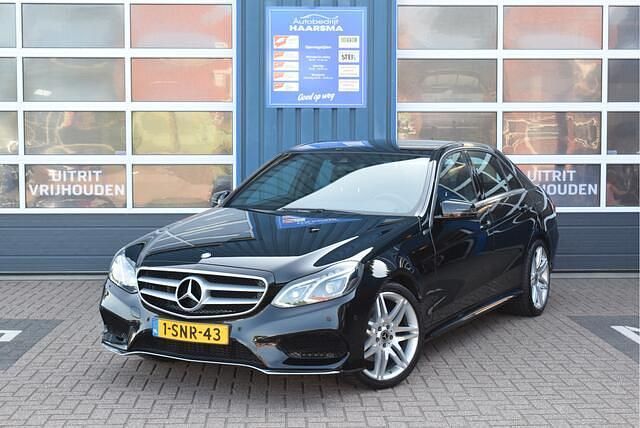 Zwart Gebruikt 2013 Mercedes E200 Ambition Sedan | € 17.900 (Eerlijke prijs) - Afbeelding 1/4