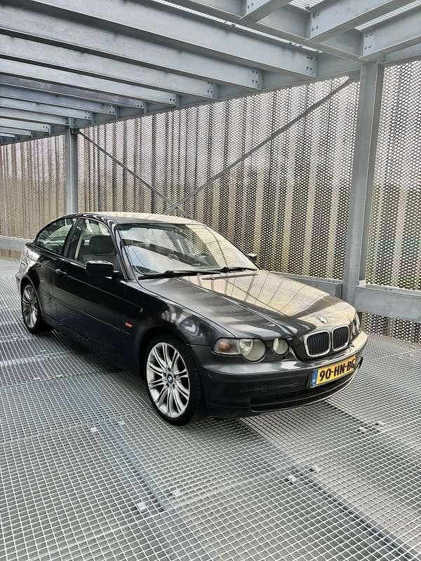 Zwart Gebruikt 2001 BMW 316 Compact Hatchback | € 650 (Goede deal) - Afbeelding 1/4