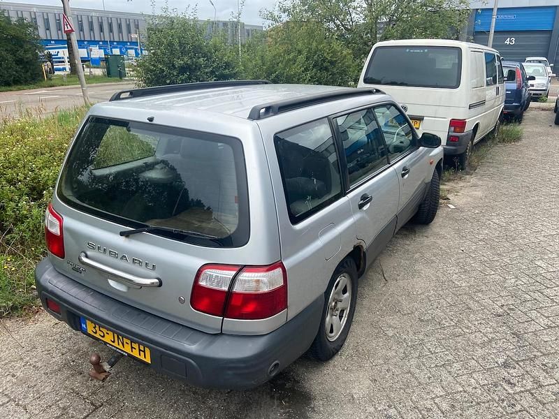 Grijs Gebruikt 2002 Subaru Forester SUV | € 2.450 - Afbeelding 1/4