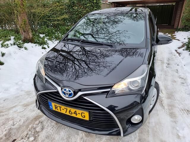 Zwart Occasion 2016 Toyota Yaris Hatchback | € 8.745 (Goede deal) - Afbeelding 1/4