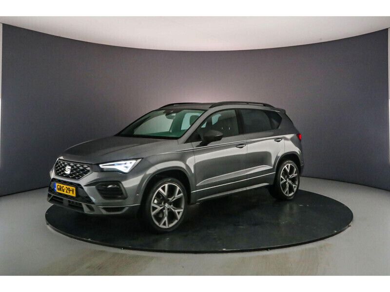 Graphite grey Gebruikt 2024 Seat Ateca Beats SUV | € 40.900 - Afbeelding 1/4