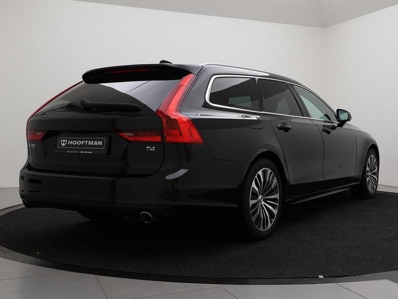Occasion Volvo V90 Momentum 191 PK (140 kW) 2020 Zwart Stationwagen
