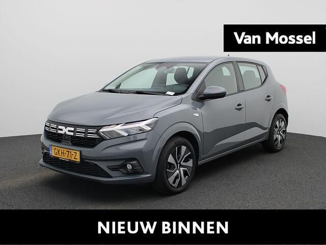 Grijs Gebruikt 2024 Dacia Sandero Expression Hatchback | € 19.435 (Iets duurder) - Afbeelding 1/4