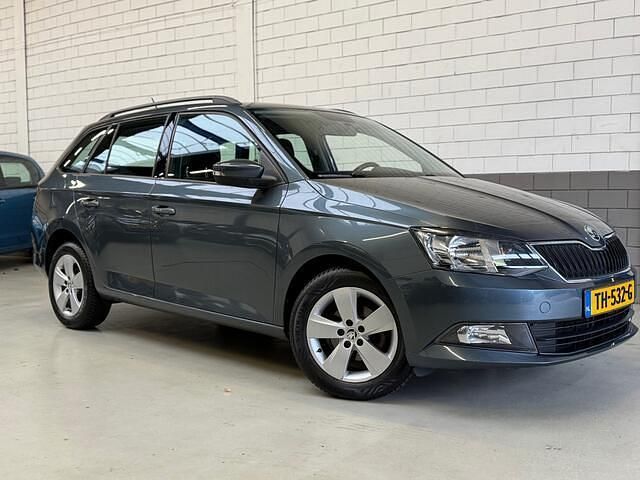 Grijs Gebruikt 2016 Skoda Fabia Style Stationwagen | € 7.950 (Eerlijke prijs) - Afbeelding 1/4