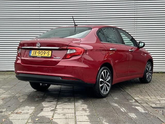 Occasion Fiat Tipo Lounge 95 PK (69 kW) 2016 Rood Sedan