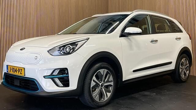 Wit, metallic lak Gebruikt 2020 Kia e-Niro 2 SUV | € 19.395 (Super prijs) - Afbeelding 1/1