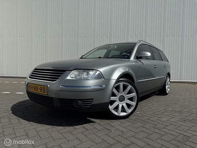 Grijs Gebruikt 2005 VW Passat Sport Stationwagen | € 3.650 (Iets duurder) - Afbeelding 1/4