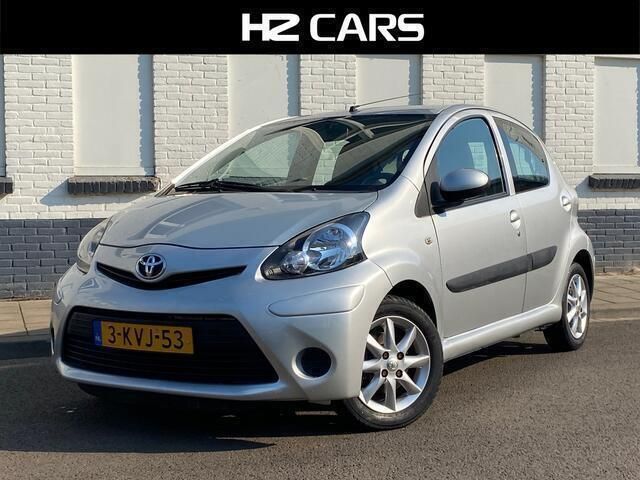 Grijs Gebruikt 2013 Toyota Aygo Comfort Hatchback | € 3.545 (Goede deal) - Afbeelding 1/4