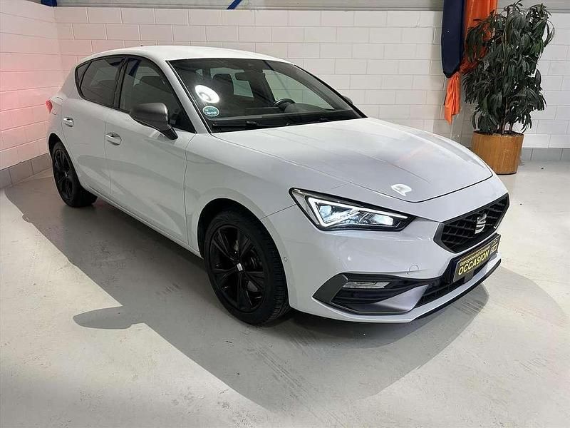 Wit Gebruikt 2020 Seat Leon Hatchback | € 20.950 (Super prijs) - Afbeelding 1/4