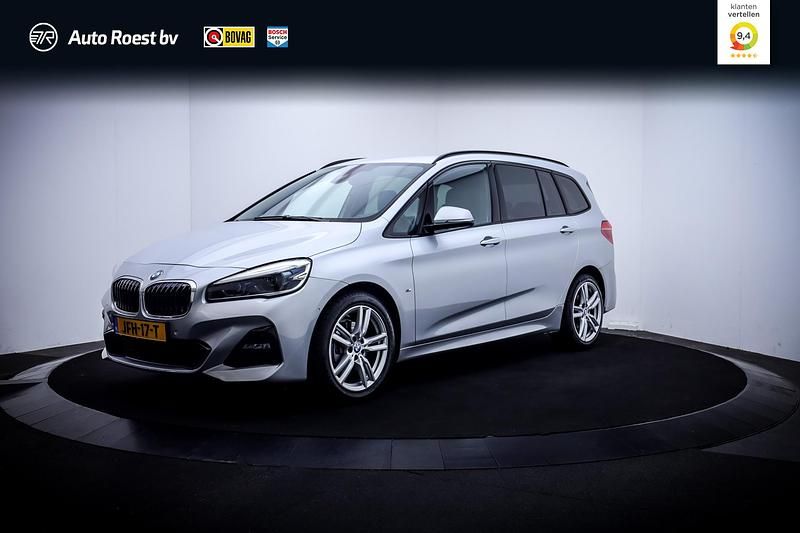 Grijs Gebruikt 2021 BMW 218 M Sport MPV | € 26.925 - Afbeelding 1/4