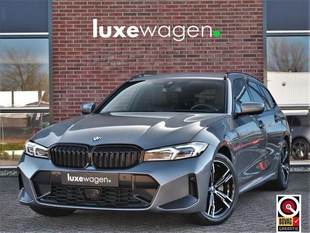 Grijs, metallic lak Gebruikt 2022 BMW 320 M Sport Stationwagen | € 38.900 (Iets duurder) - Afbeelding 1/4